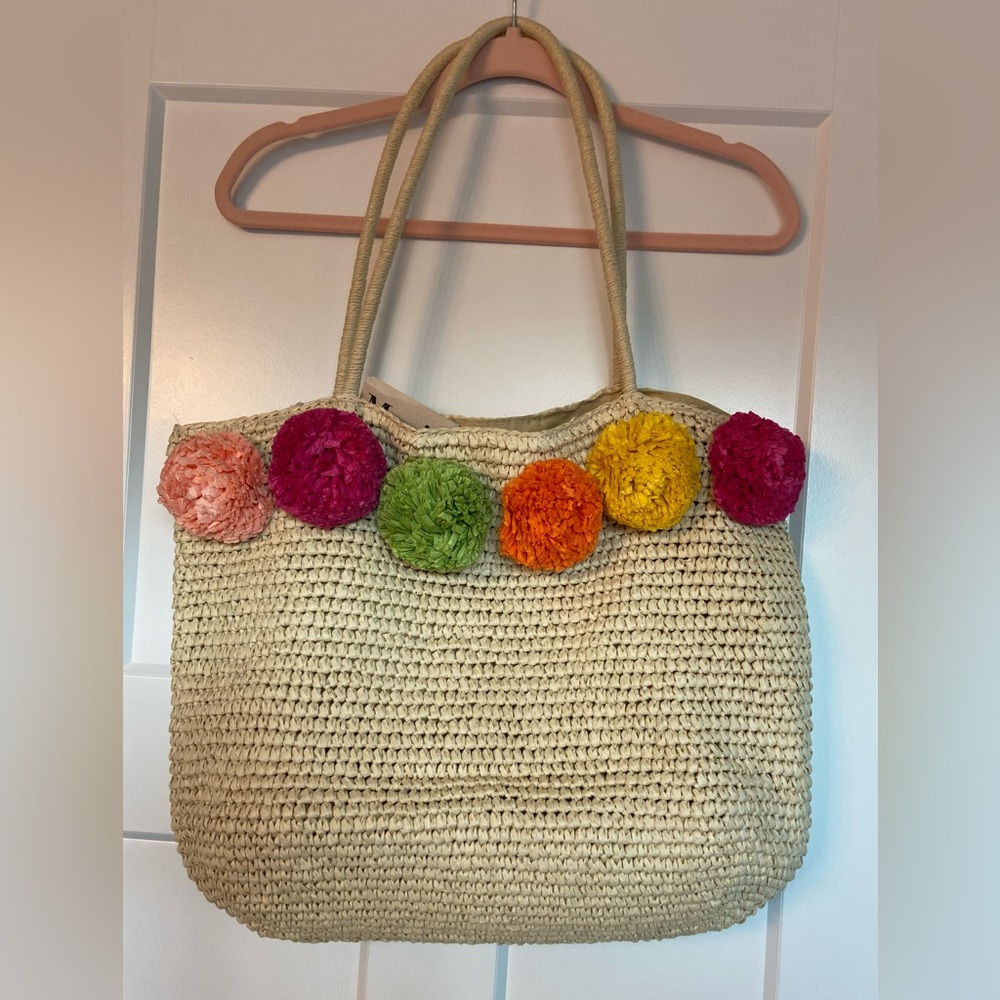 NWT Straw Bag With Pom Poms